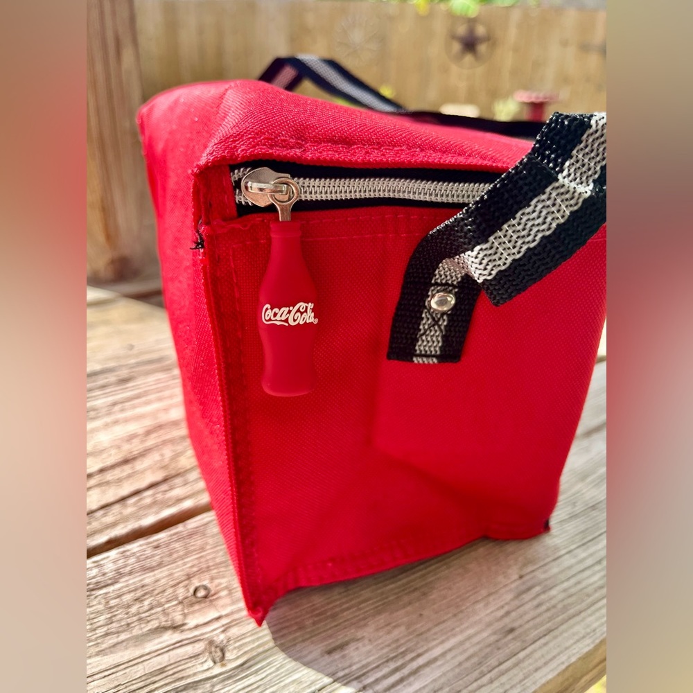 Coca-Cola Red Insulated Bag with Black Trim‎ - Picture 3 of 7